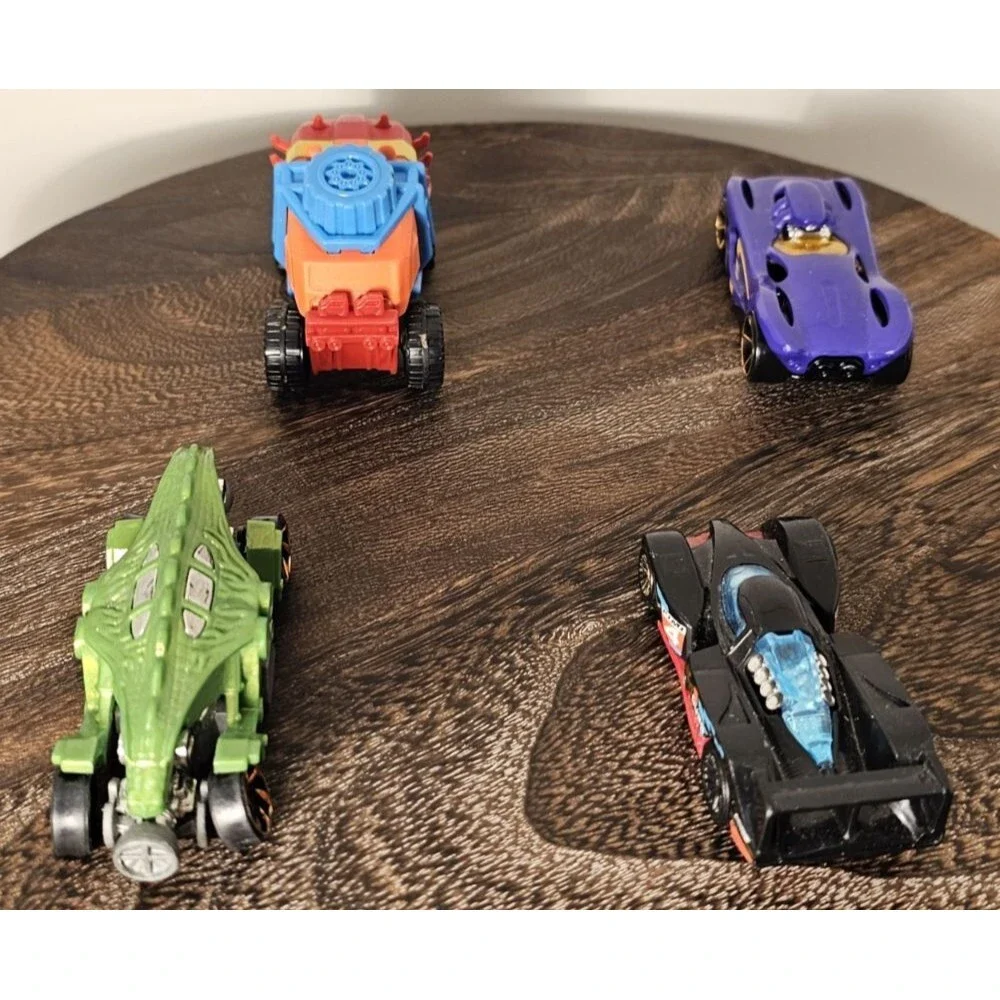 2010 Mattel 24 Ours T9680 Hot Wheels + 3 other Hot Wheels Lot of 4 total, used